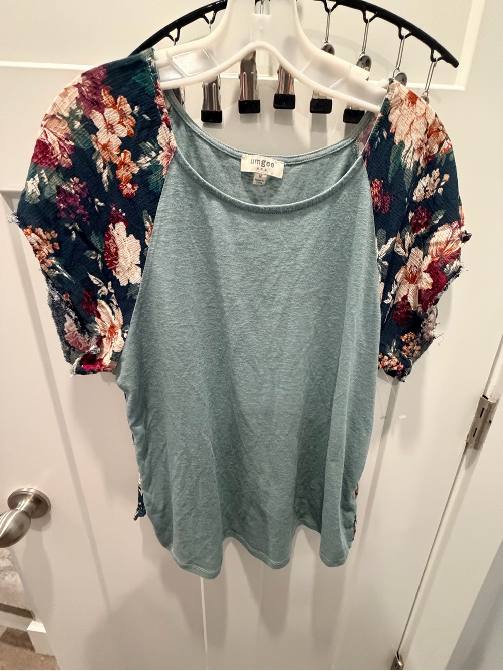 Umgee Medium Sage Floral Sleeve Boho Top Relaxed Fit Boutique Shirt raw hem slve